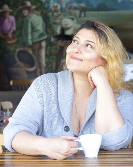 claudia carreño yoga facial con aormaterapia